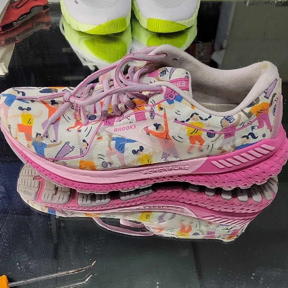 Womens 9.5 Brooks Adrenaline GTS 21 Limited Edition Unity Design running shoes.  - Picture 2 of 11